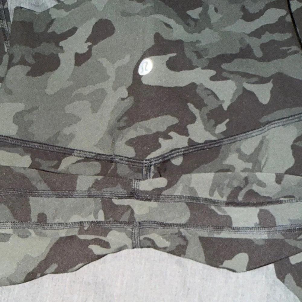 Lululemon Align Pant Full Length 28" Incognito Camo Multi Gator Green size 4 & 6 - Picture 6 of 6
